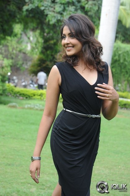 Madhu-Shalini-at-Anukshanam-Movie-Trailer-Launch